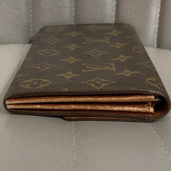 Louis Vuitton Monogram Sarah Wallet - Picture 5 of 16